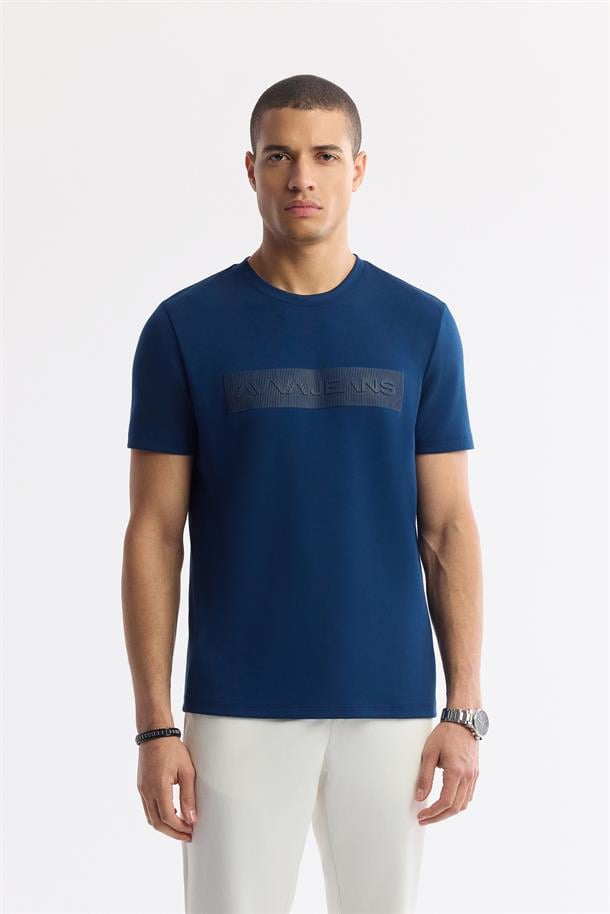 Petrol Mavi Bisiklet Yaka Enjeksiyon Baskılı İnterlok T-Shirt