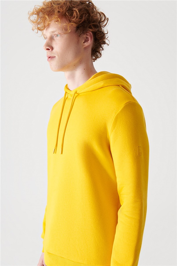 Sarı Kapüşonlu Yaka Baskılı Sweatshirt