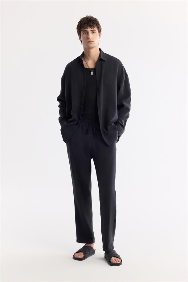 Siyah Alttan Britli Yaka Modal Karışımlı Rahat Kesim Oversize Fit Gömlek