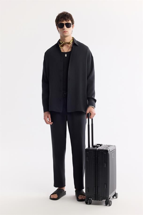 Siyah Alttan Britli Yaka Modal Karışımlı Rahat Kesim Oversize Fit Gömlek