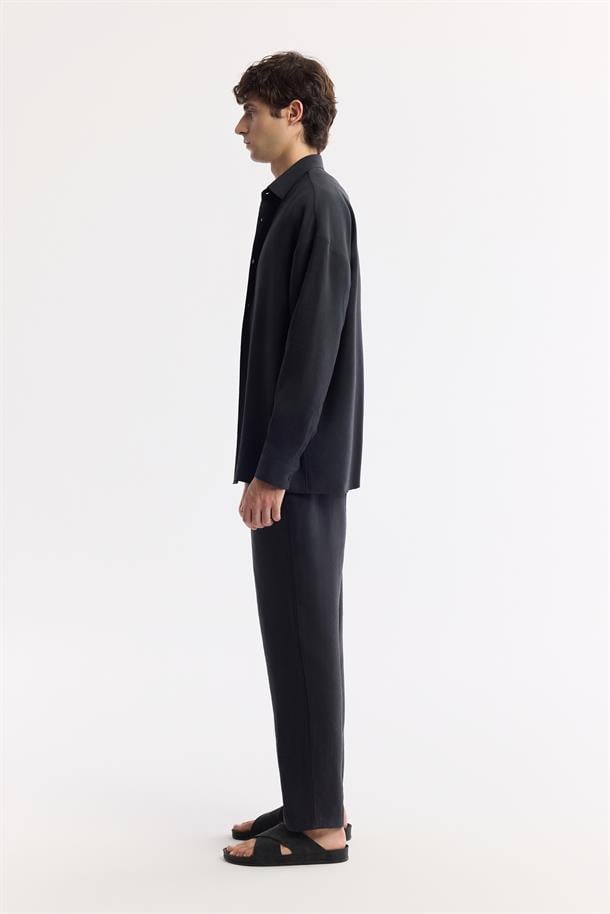 Siyah Alttan Britli Yaka Modal Karışımlı Rahat Kesim Oversize Fit Gömlek