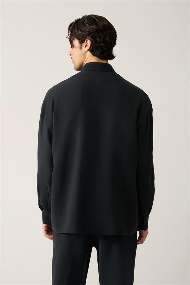 Siyah Alttan Britli Yaka Modal Karışımlı Rahat Kesim Comfort Fit Gömlek