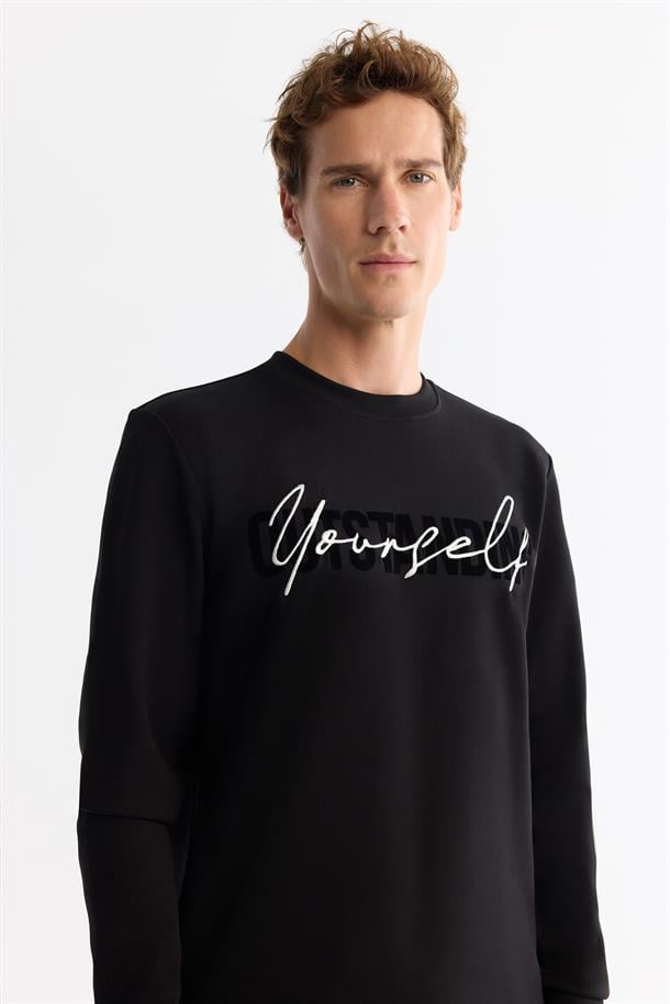 Siyah Bisiklet Yaka Baskılı Sweetshirt