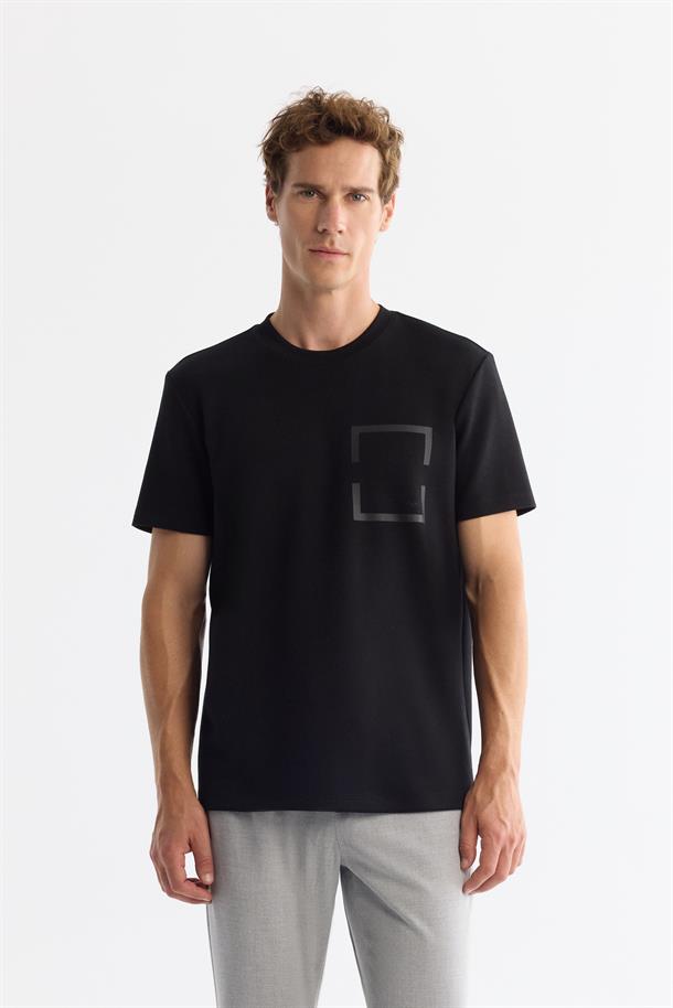 Siyah Bisiklet Yaka Baskılı T-Shirt