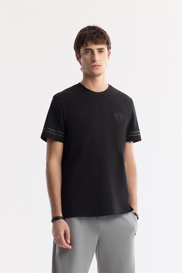 Siyah Bisiklet Yaka Enjeksiyon Baskılı 2'İplik T-Shirt