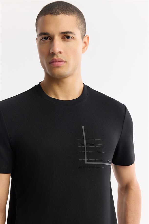 Siyah Bisiklet Yaka Enjeksiyon & Transfer Cep Baskılı İnterlok T-Shirt