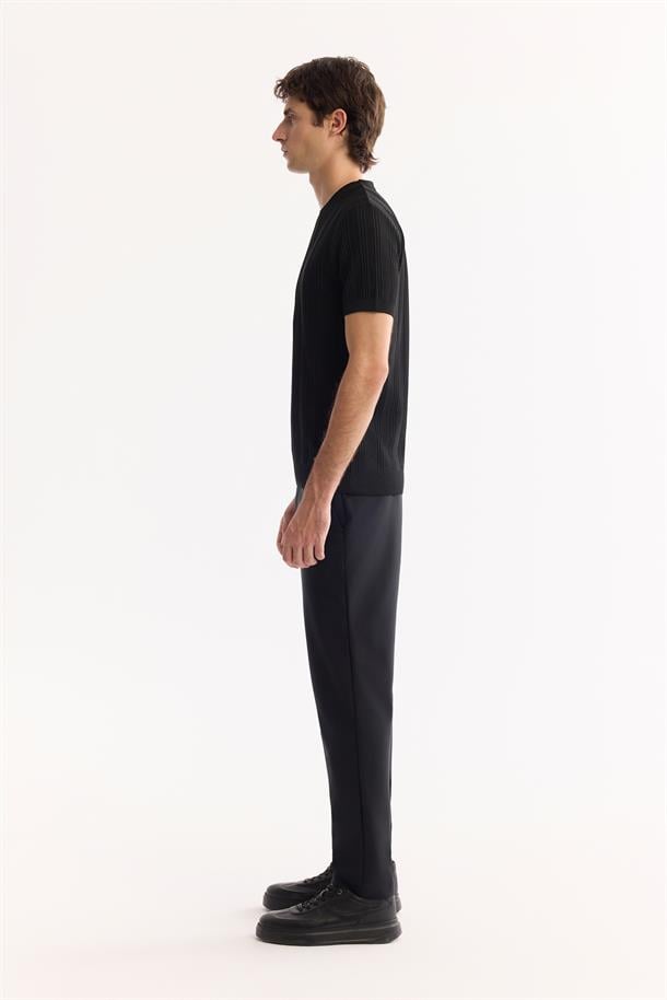 Siyah Bisiklet Yaka Fitil Örgü Detaylı Rayon Triko T-shirt