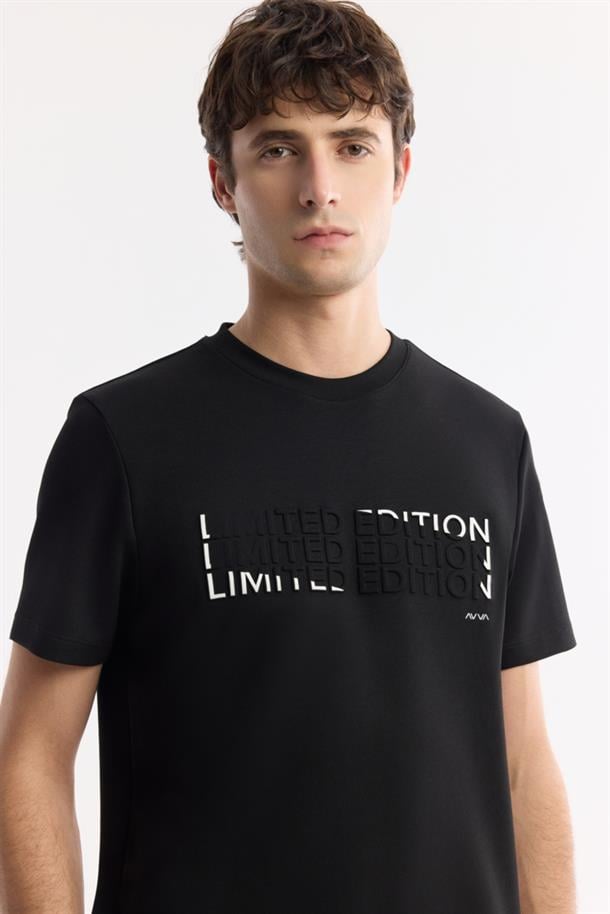Siyah Bisiklet Yaka Gofre Baskılı İnterlok T-Shirt