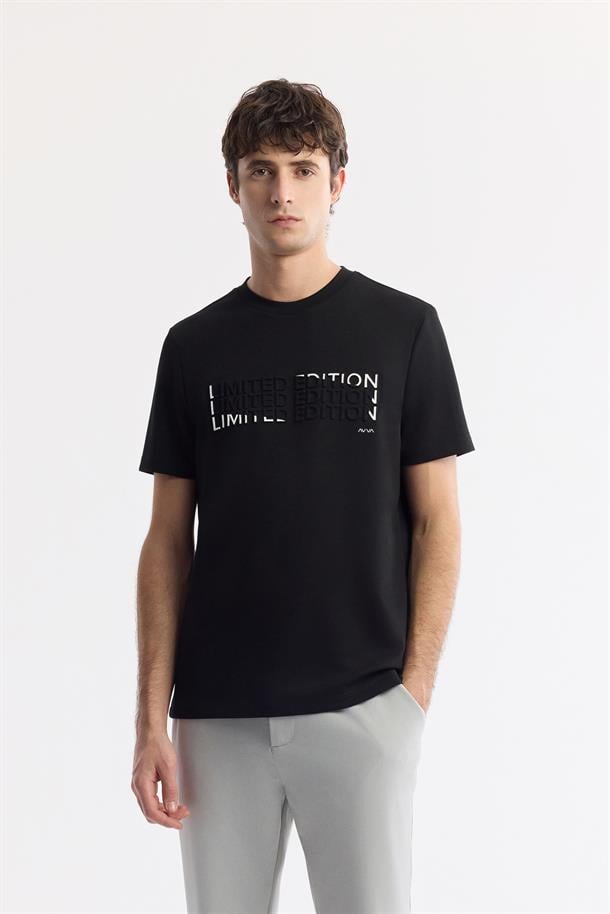 Siyah Bisiklet Yaka Gofre Baskılı İnterlok T-Shirt