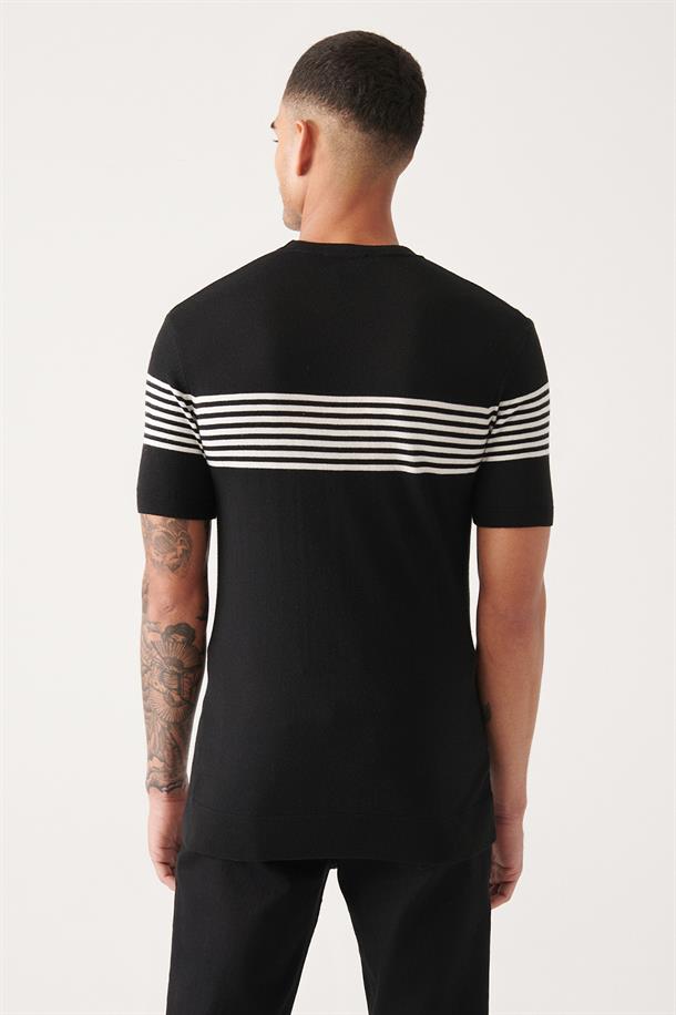 Siyah Bisiklet Yaka Göğüsü ve Kolu Çizgi Detaylı Triko T-shirt