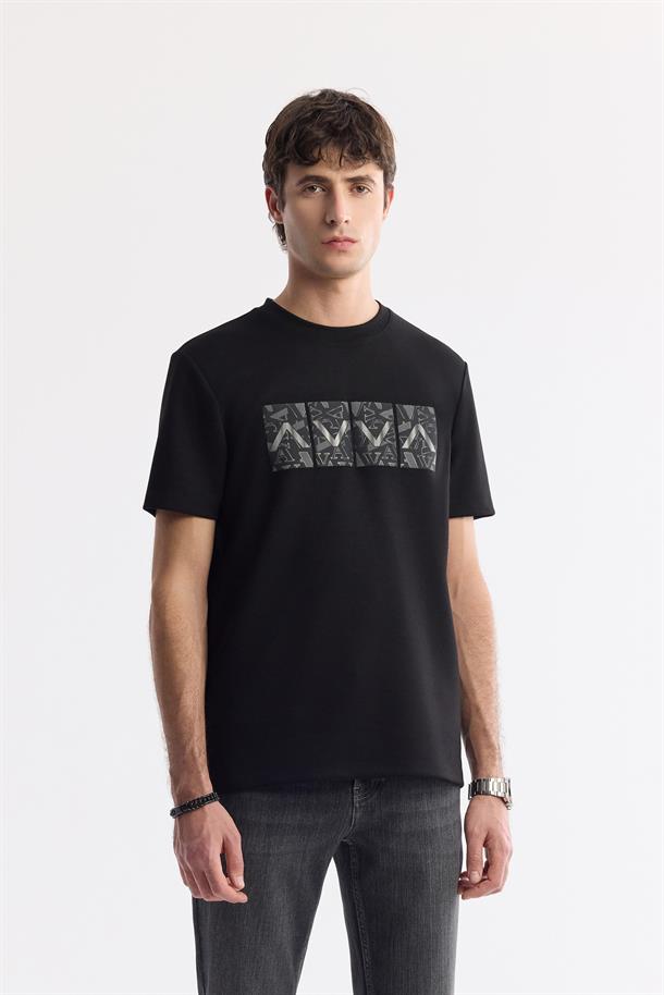 Siyah Bisiklet Yaka Hologram Baskılı İnterlok T-Shirt