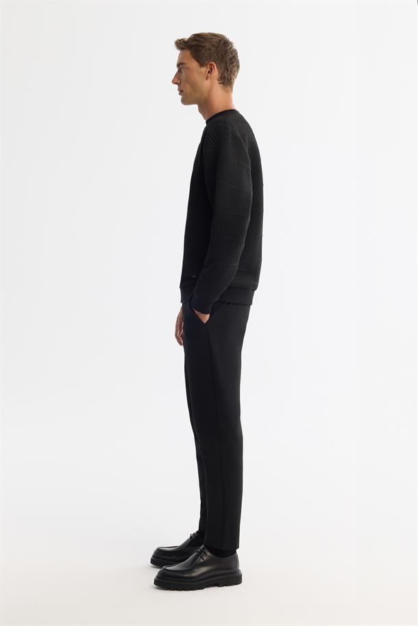 Siyah Bisiklet Yaka Jakarlı Sweatshirt