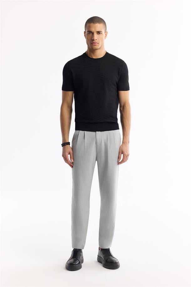 Siyah Bisiklet Yaka Önü Jakar Detaylı Rayon Triko T-shirt