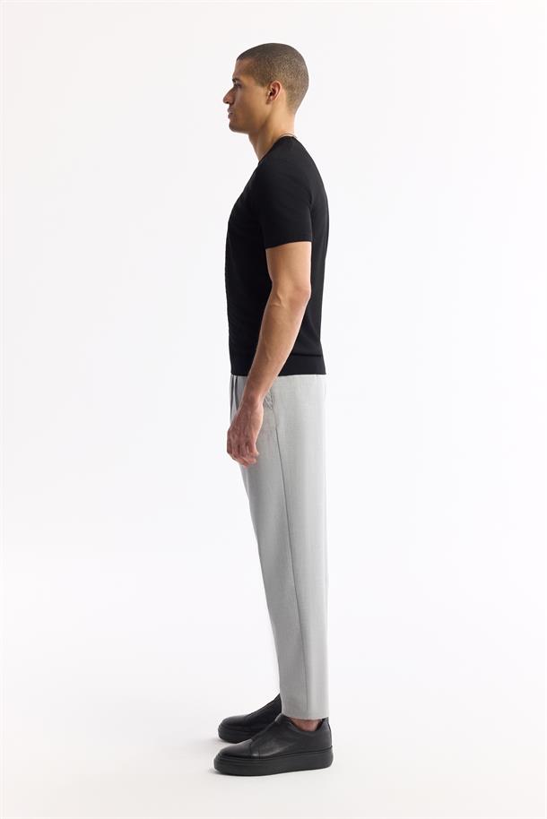 Siyah Bisiklet Yaka Önü Jakar Detaylı Rayon Triko T-shirt