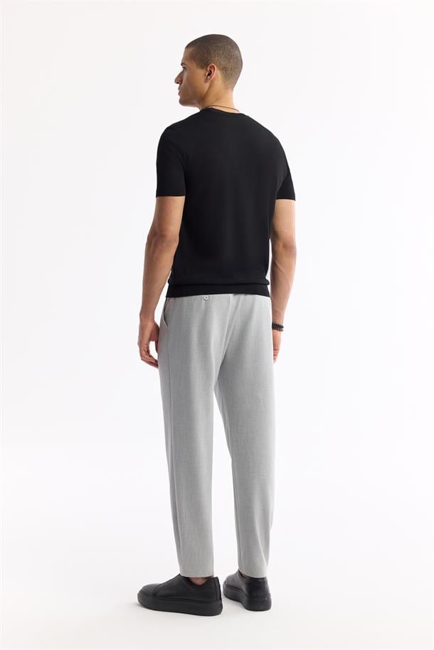 Siyah Bisiklet Yaka Önü Jakar Detaylı Rayon Triko T-shirt
