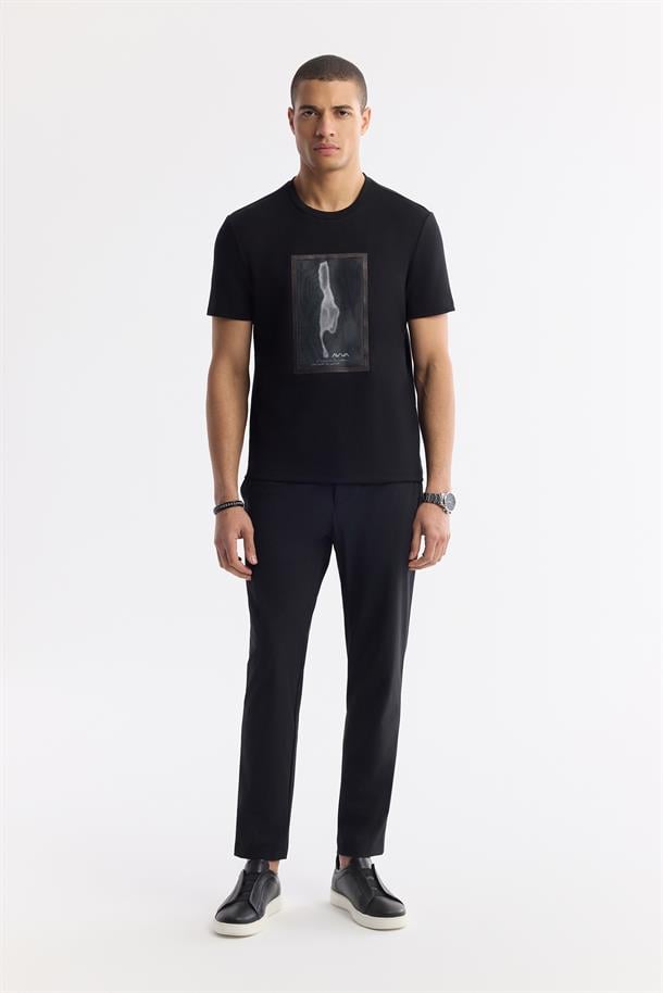Siyah Bisiklet Yaka Organze Aplike Detaylı Fotokromik(UV) İnterlok T-Shirt