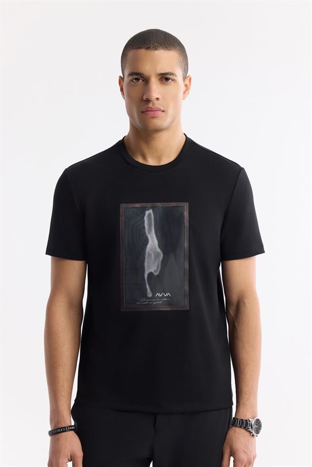 Siyah Bisiklet Yaka Organze Aplike Detaylı Fotokromik(UV) İnterlok T-Shirt