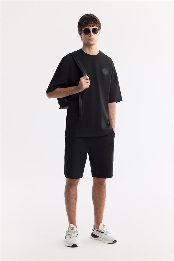 Siyah Bisiklet Yaka Oversize Aplike Baskı Detaylı 2'İplik T-Shirt