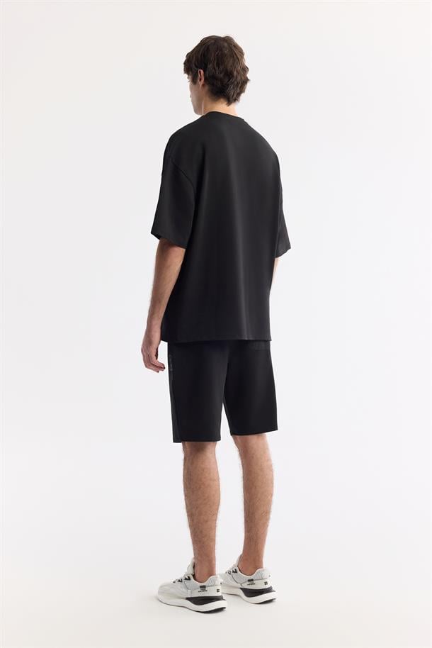 Siyah Bisiklet Yaka Oversize Aplike Baskı Detaylı 2'İplik T-Shirt