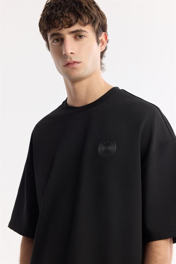 Siyah Bisiklet Yaka Oversize Aplike Baskı Detaylı 2'İplik T-Shirt