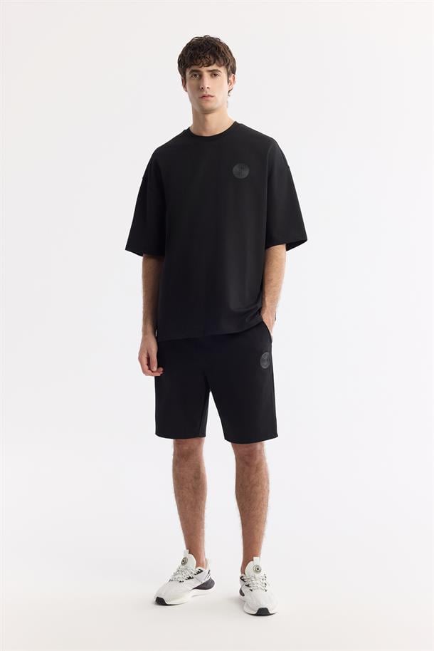 Siyah Bisiklet Yaka Oversize Aplike Baskı Detaylı 2'İplik T-Shirt