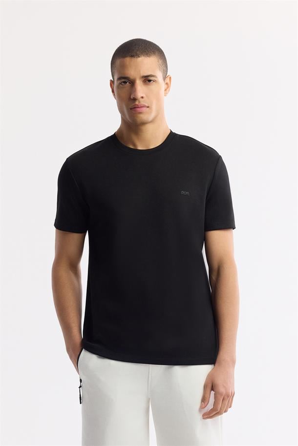 Siyah Bisiklet Yaka Sırt ve Göğsü Logo Baskılı T-Shirt