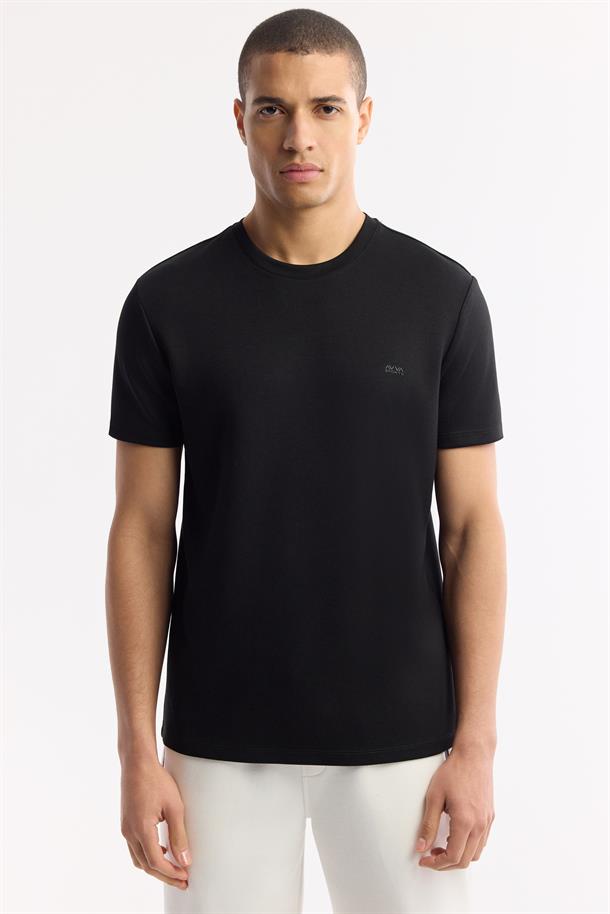 Siyah Bisiklet Yaka Sırt ve Göğsü Logo Baskılı T-Shirt