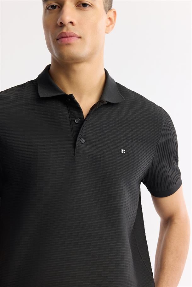 Siyah Düğmeli Polo Yaka Dokulu Jakarlı T-Shirt