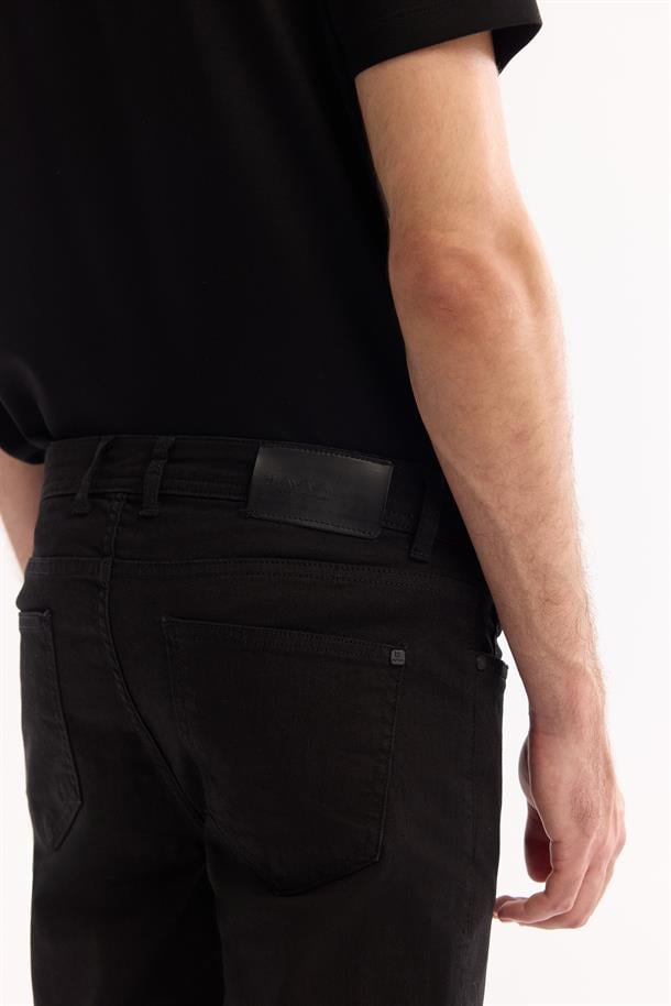 Siyah Eskitme Yıkamalı Esnek Jean Pantolon