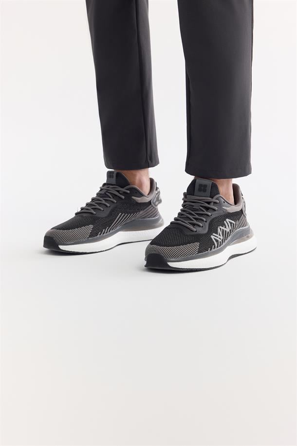 Siyah Esnek Taban Sneaker Ayakkabı