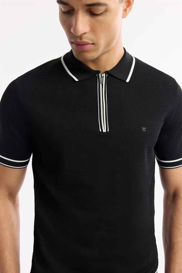 Siyah Fermuarlı Polo Yaka Dokulu Rayon Triko T-shirt
