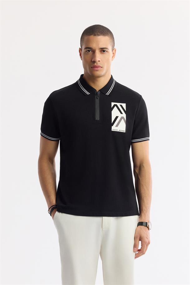 Siyah Fermuarlı Polo Yaka Önü Enjeksiyon Baskılı T-Shirt