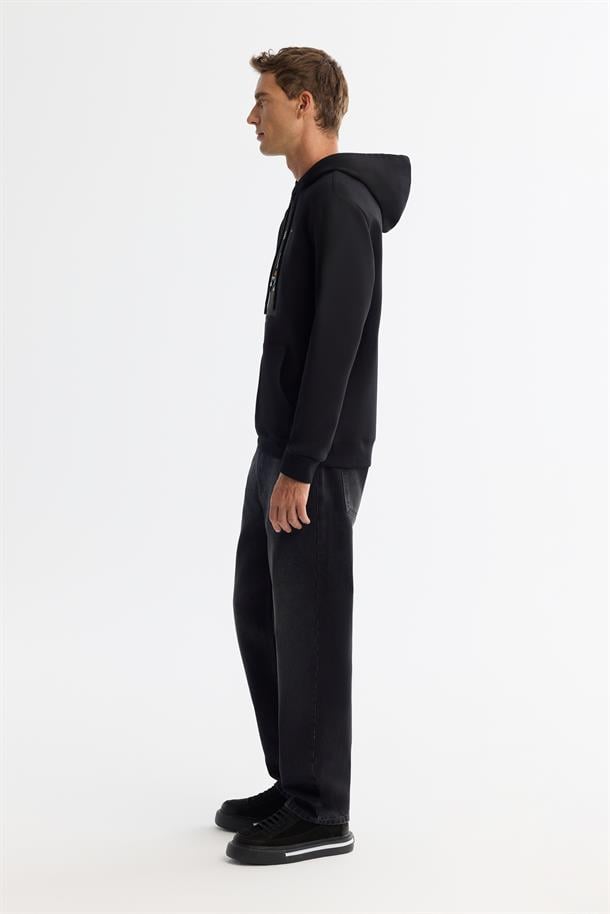 Siyah Kapüşonlu Sweatshirt