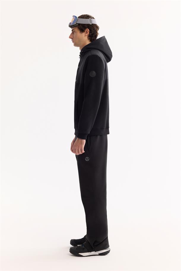 Siyah Kapüşonlu Yaka Çıtçıt Kapama Paraşüt Kumaş Kolda Logo ve Kanguru Cep Polar Sweatshirt
