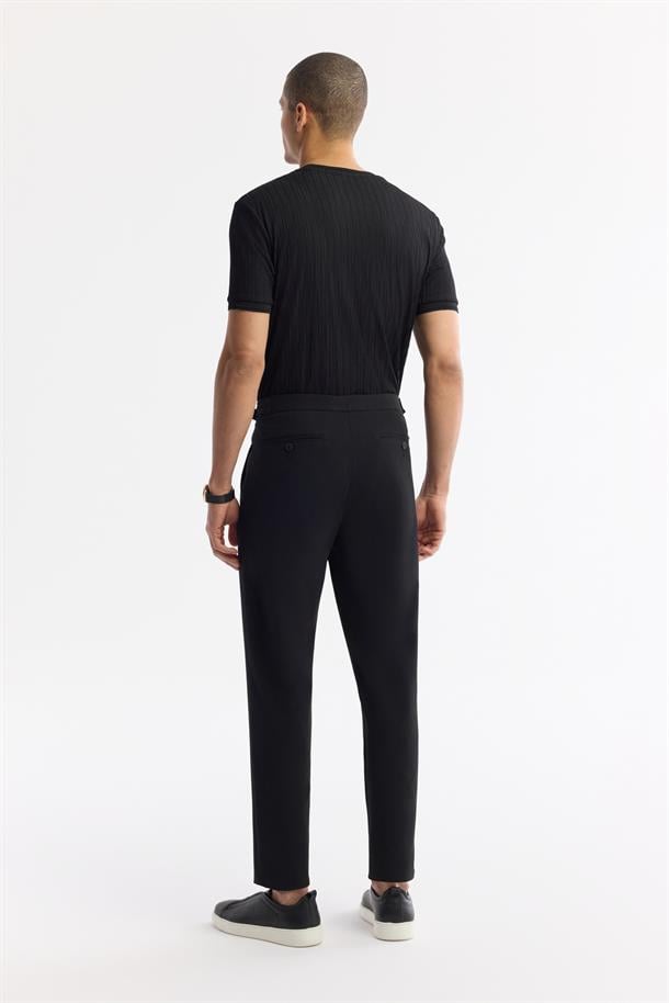 Siyah Klasik Bel Pileli Apolet Detaylı Gordion Carrot Fit Pantolon