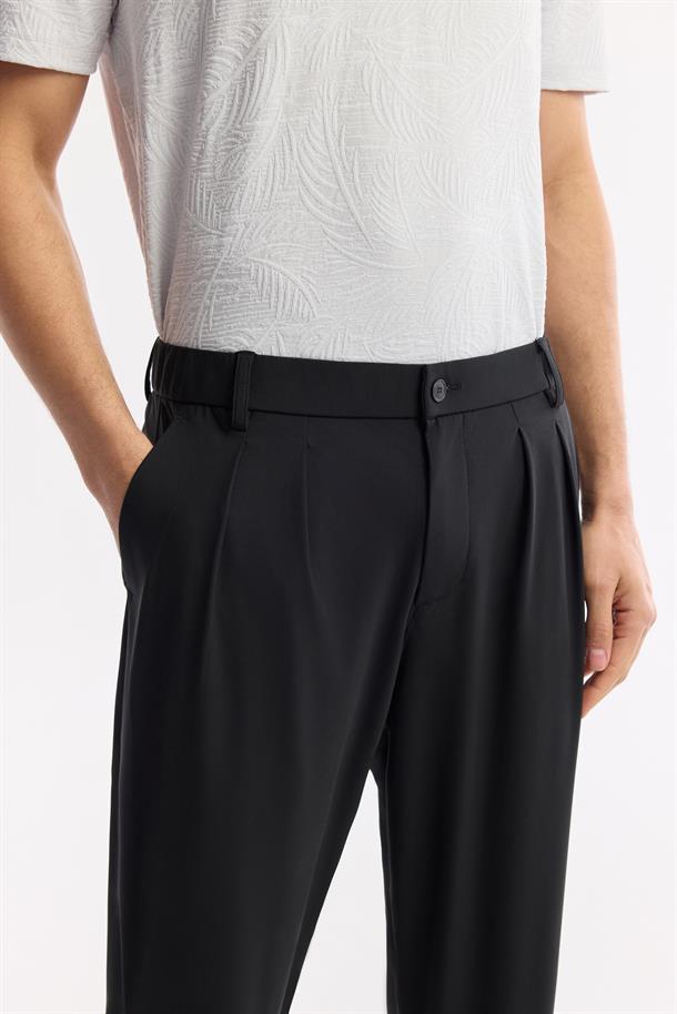 Siyah Klasik Bel Teknik Kumaş Baggy Fit Paçası Fermuarlı Pantolon