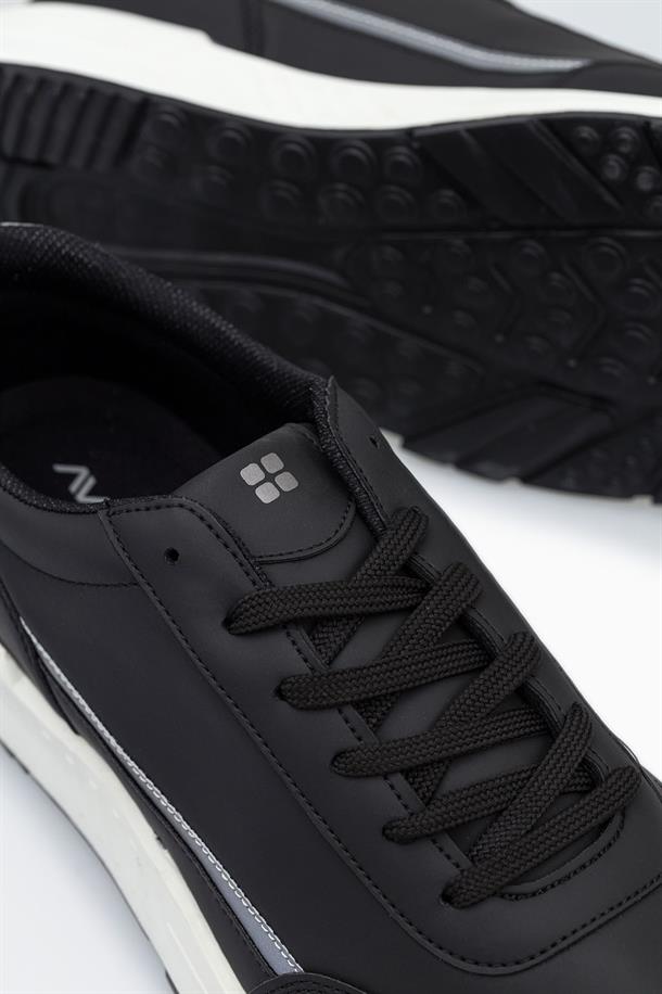 Siyah Parçalı Esnek Taban Sneaker Ayakkabı