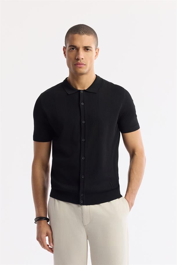 Siyah Polo Yaka Önden Düğmeli Fitil Örgü Desenli Rayon Triko T-shirt
