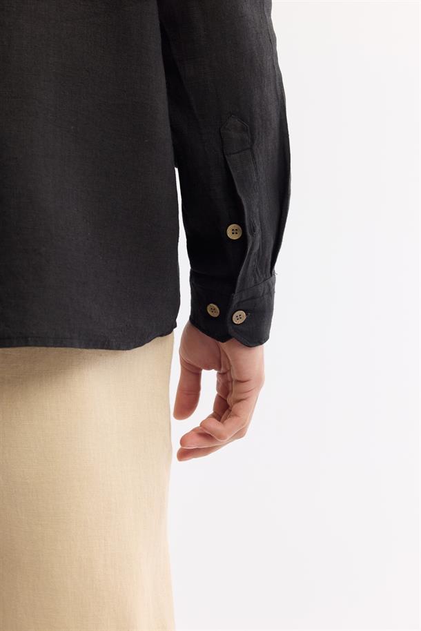 Siyah V Yaka %100 Keten Comfort Fit Uzun Kol Gömlek