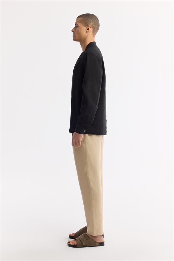 Siyah V Yaka %100 Keten Comfort Fit Uzun Kol Gömlek