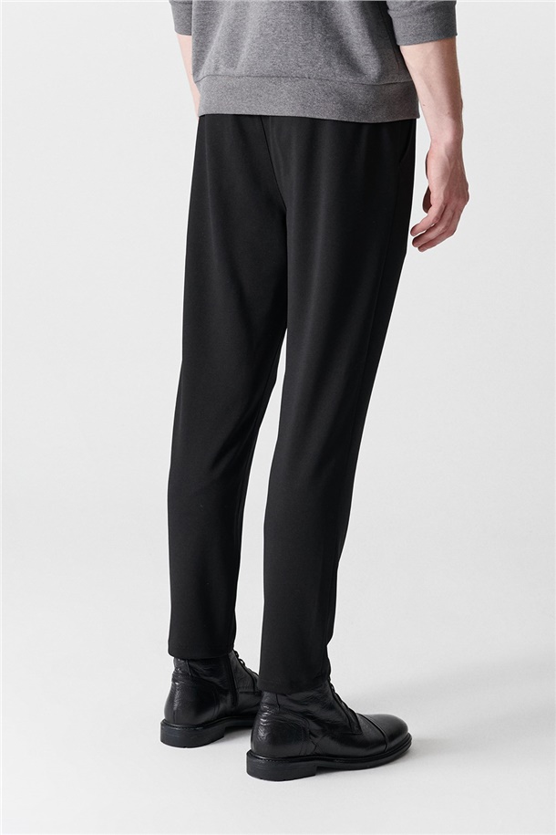 Siyah Yandan Cepli Beli Lastikli Pile Detaylı Düz Relaxed Fit Örme Pantolon