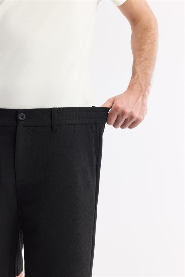 Siyah Yanı Lastikli Gofreli Olympos Relaxed Fit Chino Şort