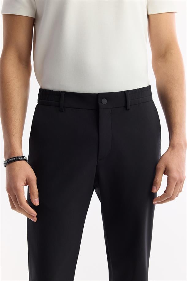 Siyah Yanı Lastikli Teknik Kumaş Nora Slim Fit Pantolon