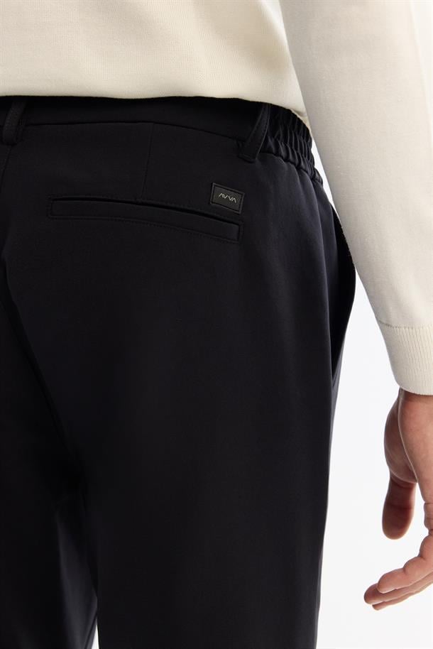 Siyah Yanı Lastikli Teknik Slim Fit Pantolon