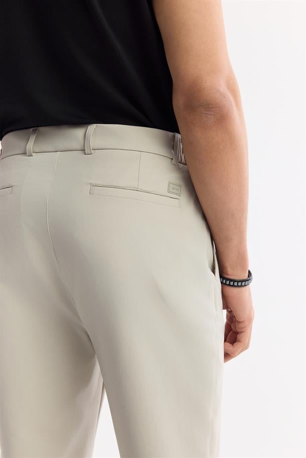 Taş Yanı Lastikli Teknik Kumaş Nora Slim Fit Pantolon