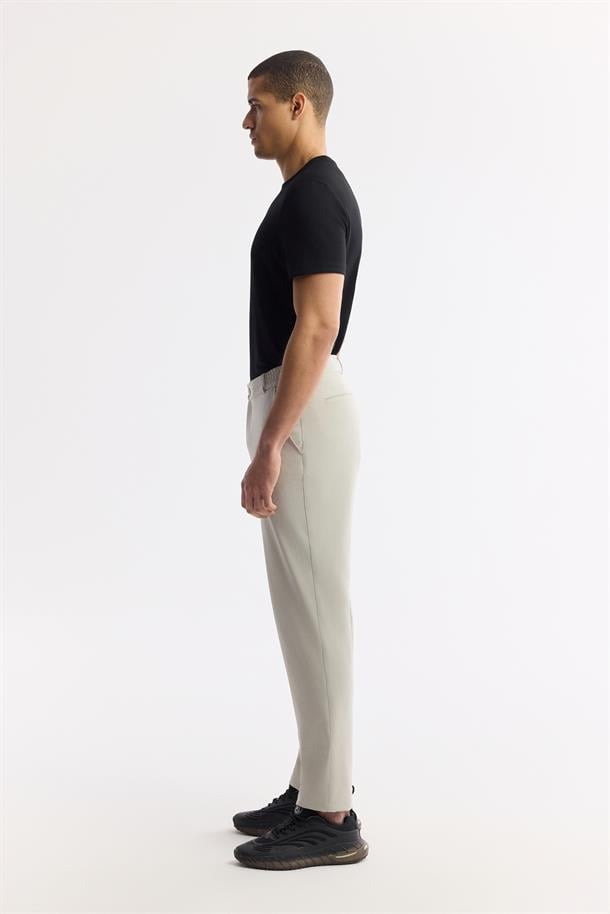 Taş Yanı Lastikli Teknik Kumaş Nora Slim Fit Pantolon