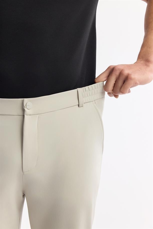 Taş Yanı Lastikli Teknik Kumaş Nora Slim Fit Pantolon
