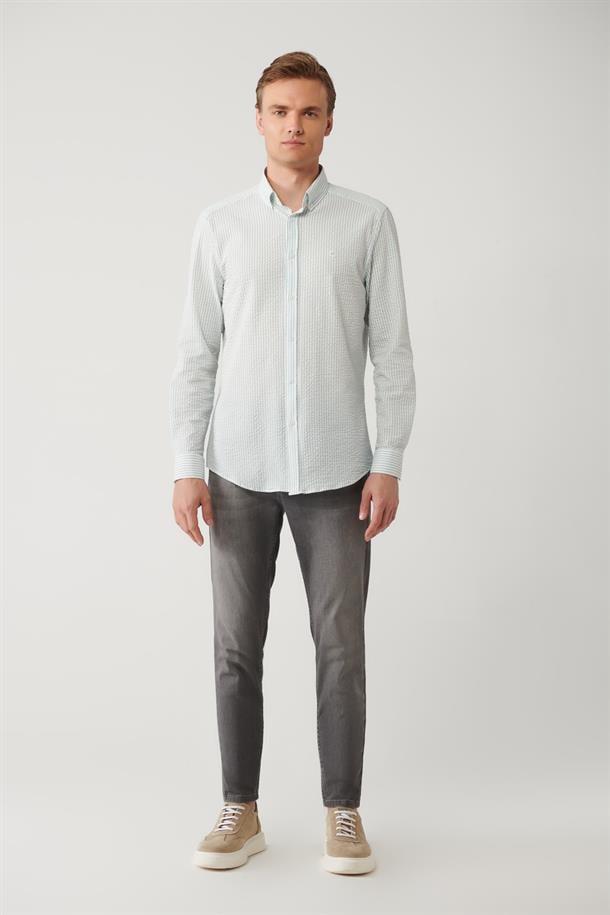 Açık Mavi Düğmeli Yaka Poliamid Karışımlı Gofreli Cepli Slim Fit Gömlek