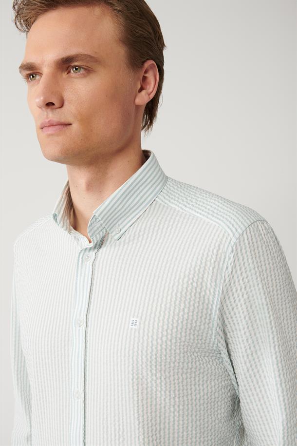 Açık Mavi Düğmeli Yaka Poliamid Karışımlı Gofreli Cepli Slim Fit Gömlek