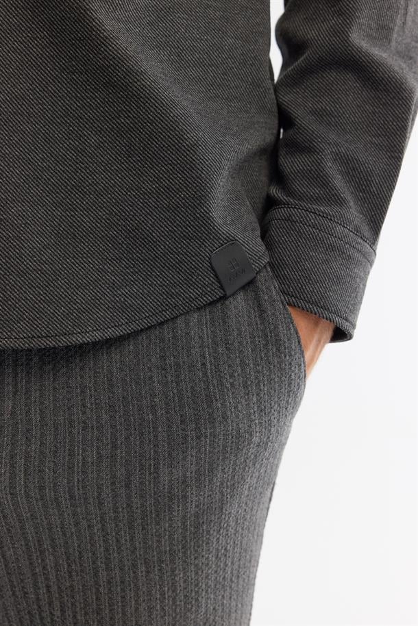 Antrasit Alttan Britli Yaka Diagonel Örme Çıtçıtlı Comfort Fit Uzun Kol Gömlek
